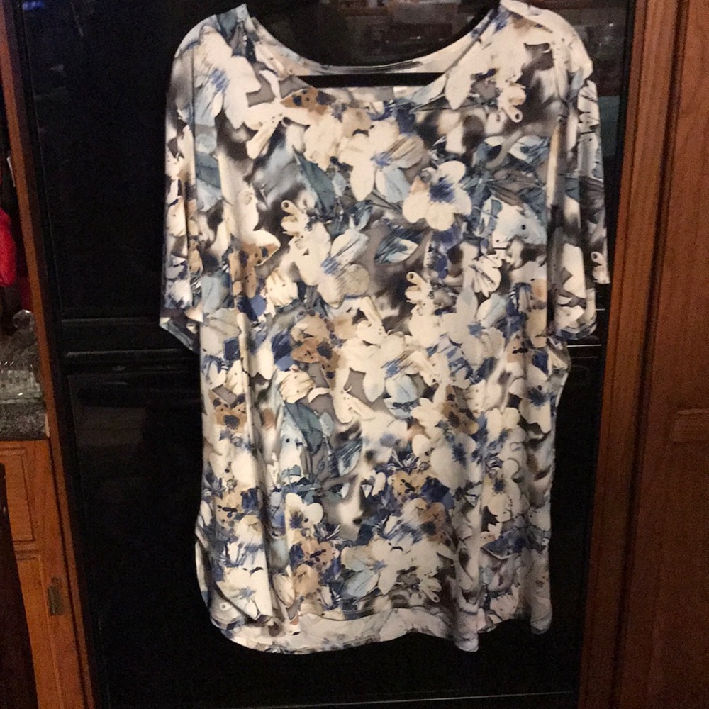 Shirt 22/24 Like new You’ll love this comfy shirt
